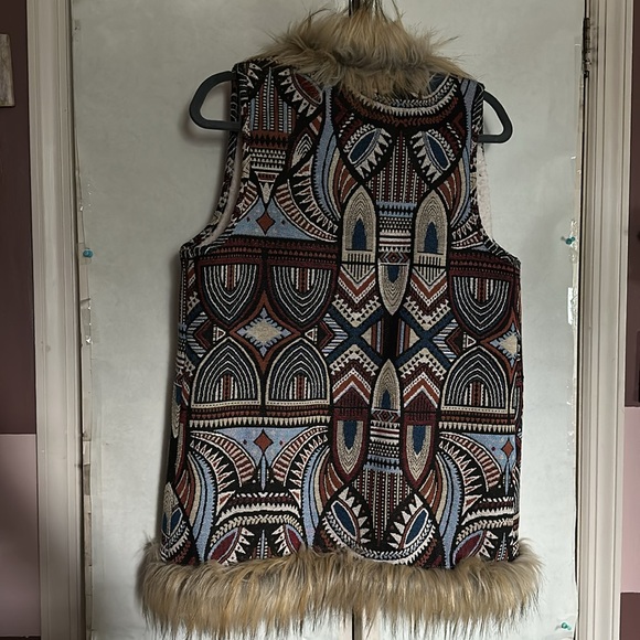 Flying Tomato fur trimmed tribal/boho long vest - Picture 3 of 5